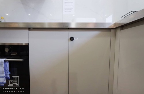 Brunswick East Appartement | 102 Chic QueenBR |Fast Wi-Fi| Walk to Tram Stop 23