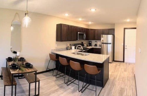 Rosemount Appartement | 102 - New, Modern & Comfortable 1 Bedroom Apt