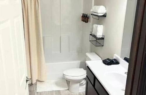 Rosemount Appartement | 102 - New, Modern & Comfortable 1 Bedroom Apt