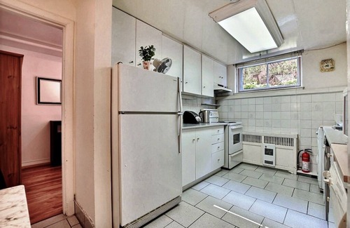 Cote-Des-Neiges—Notre-Dame-De-Grace Appartement | # 102 chaud et meublées avec goût - Très bien situé