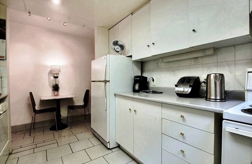 Cote-Des-Neiges—Notre-Dame-De-Grace Appartement | # 102 chaud et meublées avec goût - Très bien situé