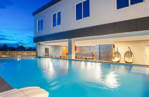Biak Hôtel | 105 m² Hôtel ∙ 127 personnes