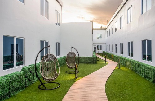 Biak Hôtel | 105 m² Hôtel ∙ 127 personnes