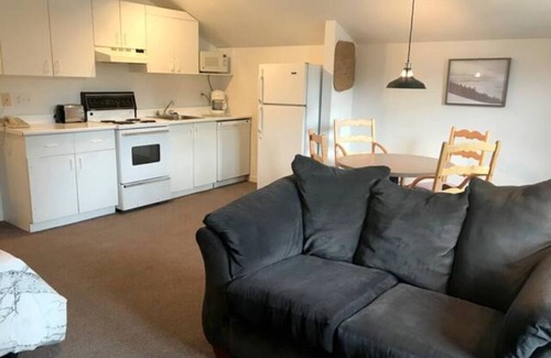 Saint Ferreol les Neiges Copropriété | Mont-Sainte-Anne, charmant condo 1 chambre avec air climatisé