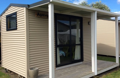 Matarangi Cabine | 109 Nikau Spa and dog friendly