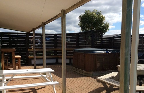 Matarangi Cabine | 109 Nikau Spa and dog friendly