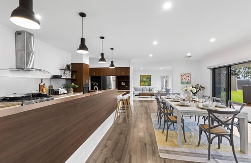 Leopold Autre | 10BR for 20 Person reedylake farmstay