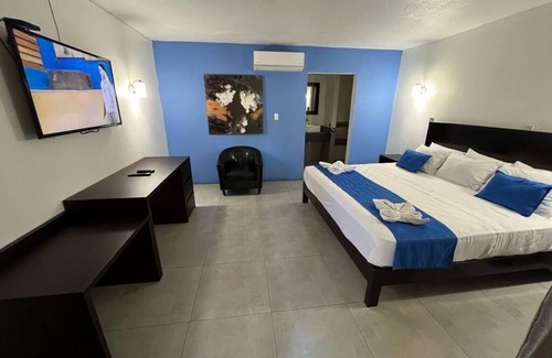 Jaco Station Balnéaire | 10BR Private Party Complex ★ PRIME Location!⬅ NIGHTCLUB and BISTRO on Site!