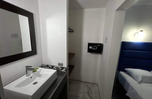 Jaco Station Balnéaire | 10BR Private Party Complex ★ PRIME Location!⬅ NIGHTCLUB and BISTRO on Site!