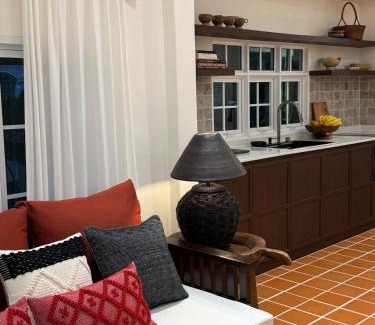 Lat Krabang Maison | 10mins to BKK airport 3BR Group Stay