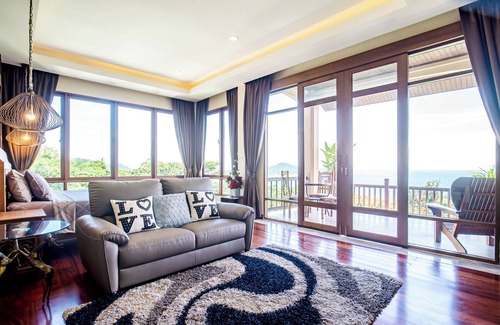Rawai Villa | 10mins walking to beach , quilt place