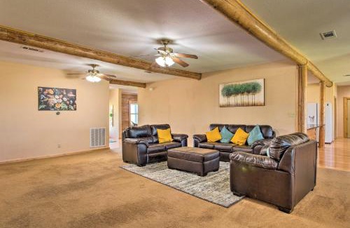 Rosston Maison | 11-Acre Krum Cabin with Jungle Gym and Sand Volleyball