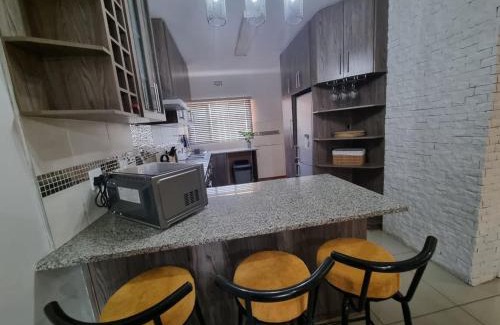 Kimberley Appartement | 11 Debonair Self Catering Apartment