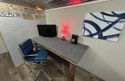 Northern Cabine | #11 - Digital Nomad Cabin on the river overlooking a lake with workstation