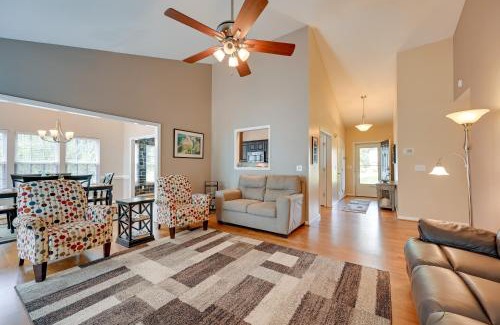 Browns Summit Maison | 11 Mi to Greensboro Family Home with Hot Tub