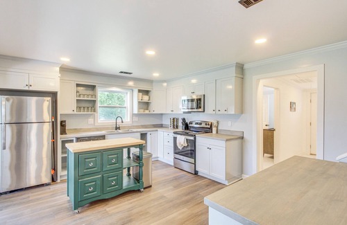 Holt Maison | 11 Mi to Smithville Lake: Private Home Near Winery