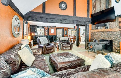 Roxbury Maison | 11 Mi to Sugarbush Eclectic Ski House with Hot Tub!
