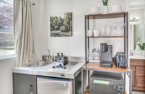 Northwest Appartement | 11 Mi to Virginia Beach Boardwalk: Studio Retreat!