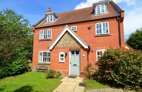 Holt Maison | 11 Oaklands Crescent