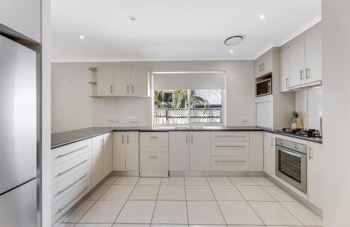 Golden Beach Maison | 11 Wills Avenue Golden Beach QLD