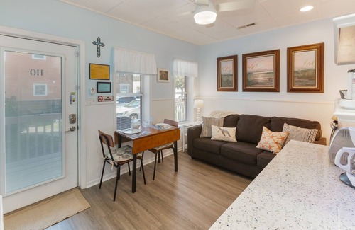 Isle of Palms Copropriété | Picture Perfect Studio, 1er étage, adapté aux chiens, NOUVELLE RÉNOVATION!