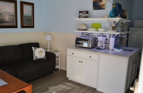 Isle of Palms Copropriété | Picture Perfect Studio, 1er étage, adapté aux chiens, NOUVELLE RÉNOVATION!