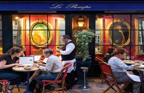 Bayonville Appartement | 110m2 RUE CHERCHI MIDI-COBBLED COURTYARDS, FLOWER AND TREE FILLED INTERLUDES