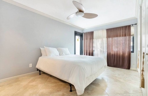 Nurmi Isles Appartement | 111 #1 · Las Olas pool house with boat rentals available !