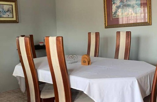 Piarco Lit Et Petit-Déjeuner | 1114 m² Chambre d'hôtes ∙ 5 personnes