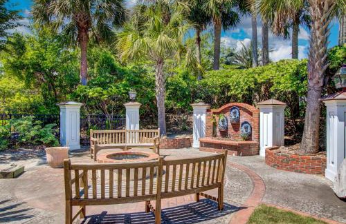 Isle of Palms Maison | 114 Ocean Boulevard by AvantStay Beachfront Putting Green Volleyball Court Infinity Pool
