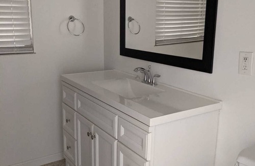 Dunedin Appartement | 1158 Angle Rd - One-Year Lease