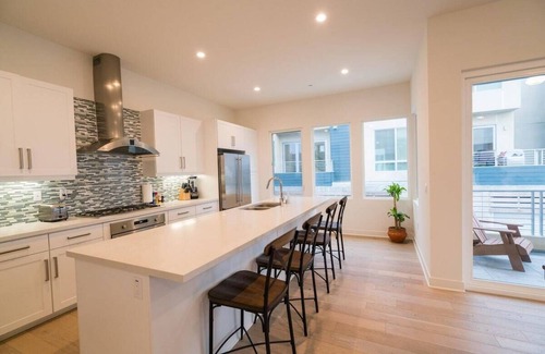 Imperial Beach Maison | 119 Elm Ave · San Diego Beachfront House 60s to sand, surf, pier