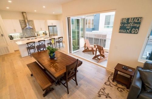 Imperial Beach Maison | 119 Elm Ave · San Diego Beachfront House 60s to sand, surf, pier