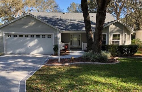 Lady Lake Maison | 119 Z2b VILLAGE LA ZAMORA by REMAX Premier