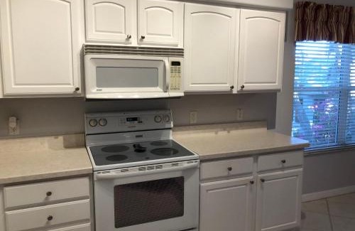 Lady Lake Maison | 119 Z2b VILLAGE LA ZAMORA by REMAX Premier