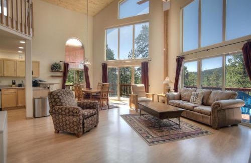 Forest Lakes Maison | 1199 Deer Ridge Rd