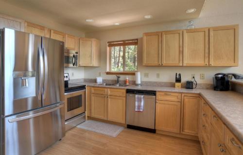 Forest Lakes Maison | 1199 Deer Ridge Rd