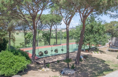 Cassa de la Selva Villa | Maison de 12 chambres - Court de tennis - Grande piscine, BBQ, Près des plages.
