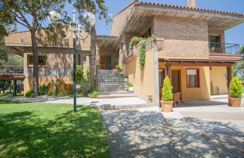 Cassa de la Selva Villa | Maison de 12 chambres - Court de tennis - Grande piscine, BBQ, Près des plages.