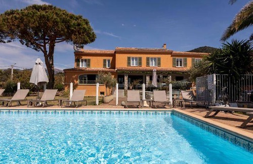 Cargese Hôtel | 12 m² Hôtel ∙ 3 chambres ∙ 6 personnes