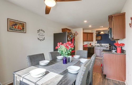 Santa Fe Maison | 12 Mi to Beach: Texas Gulf Coast Home w/ Fire Pit
