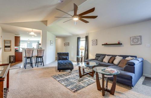 Santa Fe Maison | 12 Mi to Beach Texas Gulf Coast Home with Fire Pit