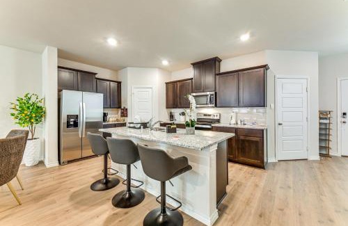 Weston Maison | 12 Mi to Dtwn McKinney Modern Gem with Patio and Yard