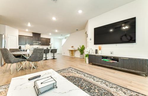 Weston Maison | 12 Mi to Dtwn McKinney Modern Gem with Patio and Yard