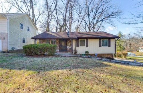 Belleville Maison | 12 Mi to Dtwn St Louis Family Home with Fireplaces!