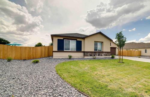 Spanish Springs Appartement | 12 Mi to Reno Hot Tub Haven in Sparks!