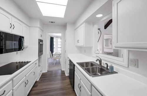 Blossoms Park Maison | 12 Mins to airport