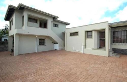 Saldanha Maison | 12 on Beach Guest House