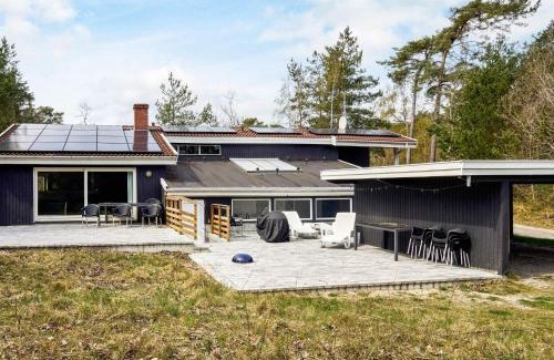 Bedegaard Maison | 12 person holiday home in Nexø