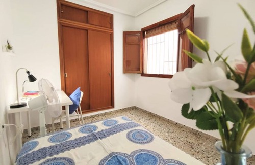 Paterna Station Balnéaire | 120 m² Chambre privée ∙ 1 chambre ∙ 4 personnes